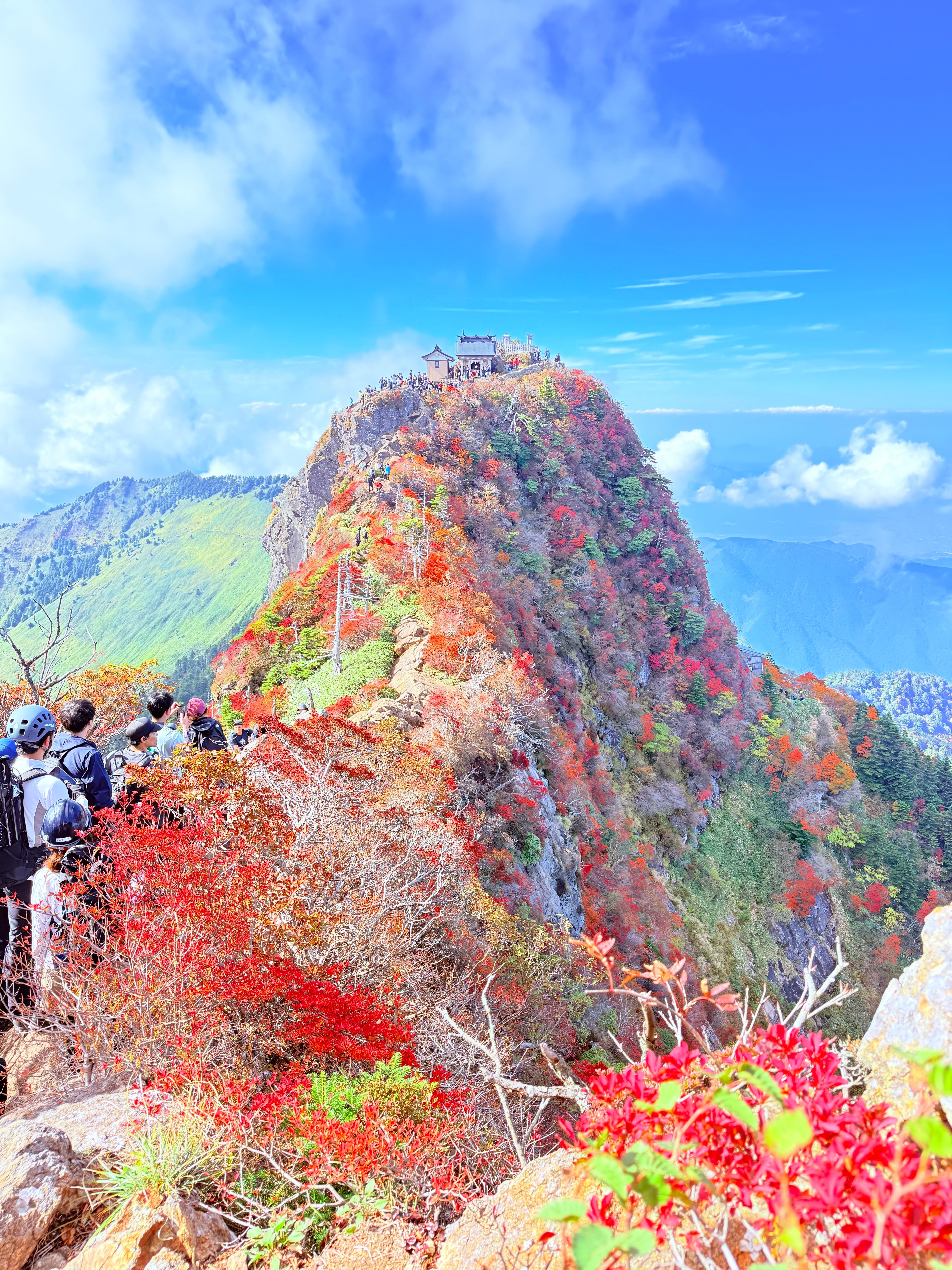 石鎚山、1982m。息子と見た秋の四国。 – calma store Japan