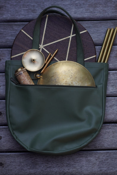 FLYING DISC & BRASS LEG & BAG SET