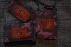 IN THE PINK MESH POUCH S