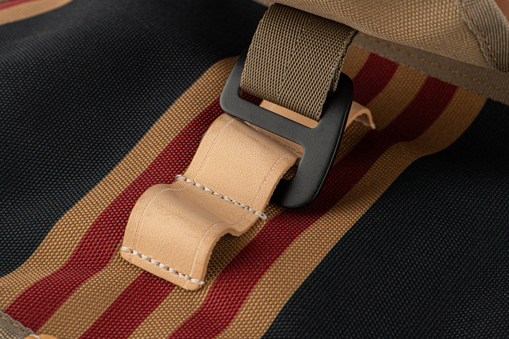 SIDE POUCH SIGNATURE REGIMENTAL STRIPE
